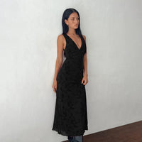 Lara™ | Classy Floral Print V-Neck Sleeveless Maxi Dress - Black